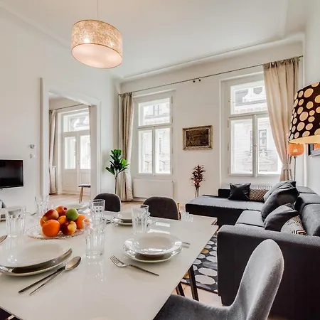 Charles Bridge - 3 Bedroom - Old Town
