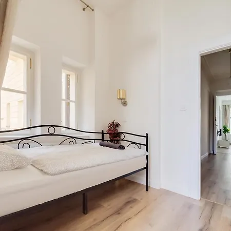 Apartment Charles Bridge - 3 Bedroom - Old Town Prague