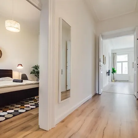 Charles Bridge - 3 Bedroom - Old Town