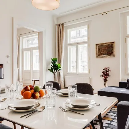 Charles Bridge - 3 Bedroom - Old Town Apartment Prague