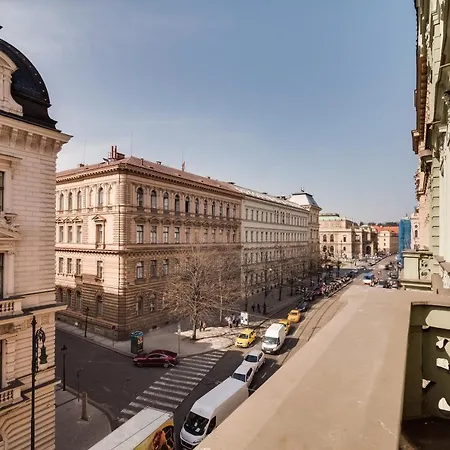 Charles Bridge - 3 Bedroom - Old Town