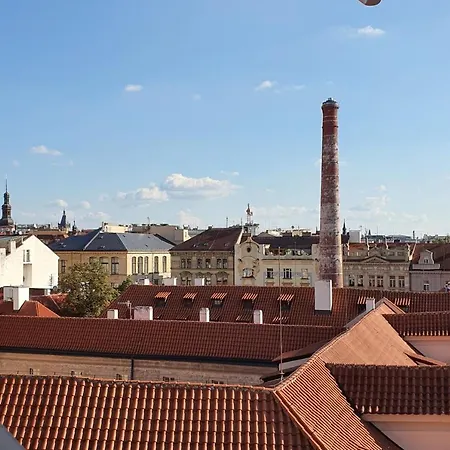 Cozy View Location Charles Bridge