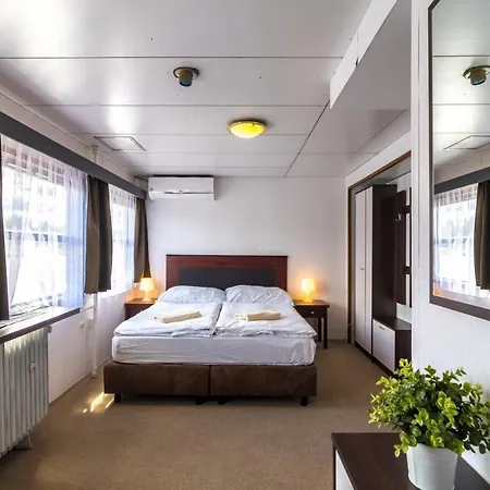 Botel Vodnik 3*