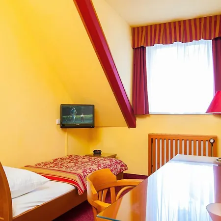 Otel Cloister 3*