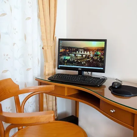 Otel Cloister 3*