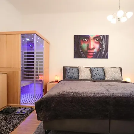 Relax Strasnice: With Private Infra-sauna ! Praga
