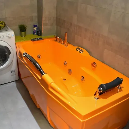 Apartment New Rooftop With Private Wellness, Sauna & Whirlpool Bath
