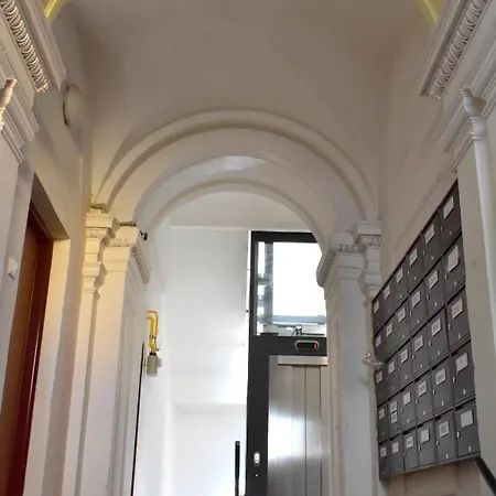 New Rooftop With Private Wellness, Sauna & Whirlpool Bath * Prague