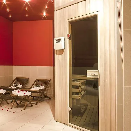 Ea Crystal Palace Hotel 4*