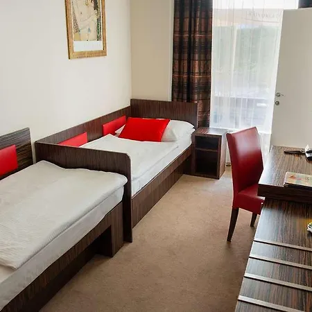 Hotel Ea Crystal Palace