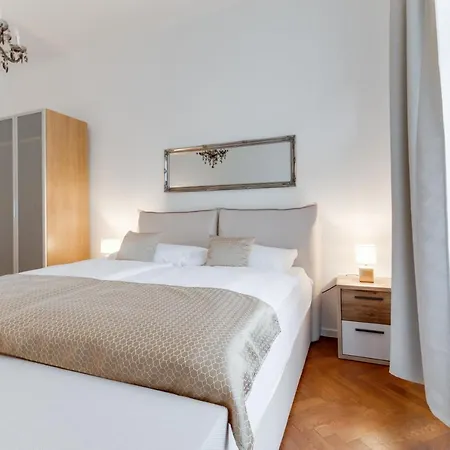 Luxury Riverside In The Center Of * Praag