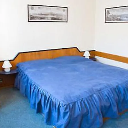 Hotel Henry 2*