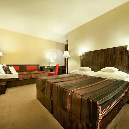 Hotel Ea Crystal Palace