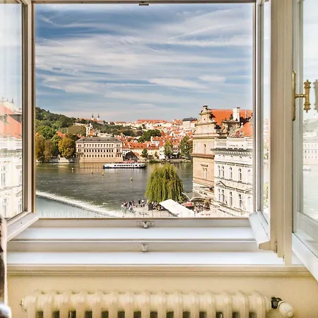 Charles Bridge Palace Hotell Prag