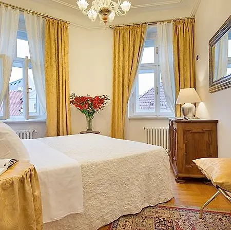 Charles Bridge Palace Hotell 4*