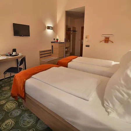 Ramada Airport Hotell 4*
