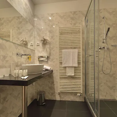 Ramada Airport 4*