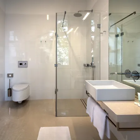 Bishop's House Hotel 4*