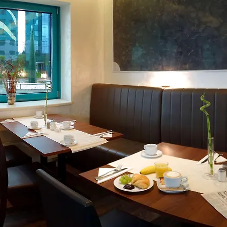 Amedia Express Prague, Trademark Collection By Wyndham Hotell Prag