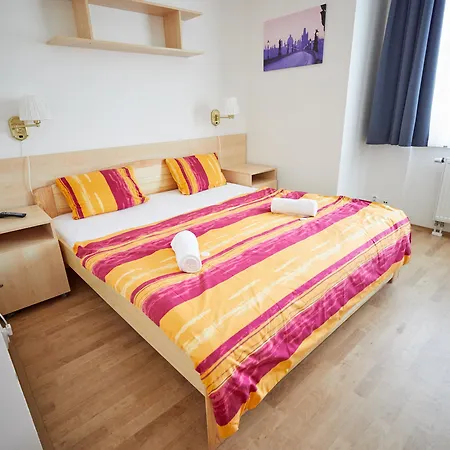 University Hotel 2*