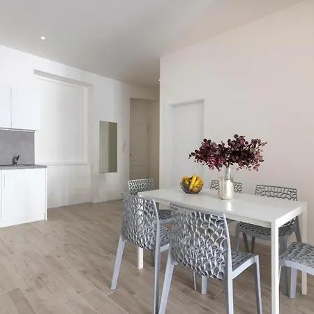 Kinsky Garden And By Dwellfort Apartmanhotel