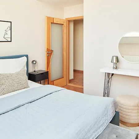 Appartement Spacious In Vrsovice By Days Praag