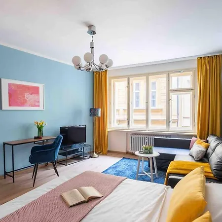 Apartman Colourful Modern Flat / Balcony / Charles Bridge