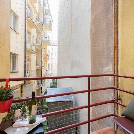 Colourful Modern Flat / Balcony / Charles Bridge Apartman *