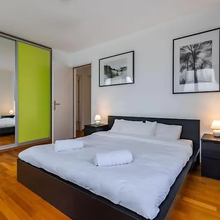 Apartment Modern Spacious Flat With A Terrace And A Parking Prague