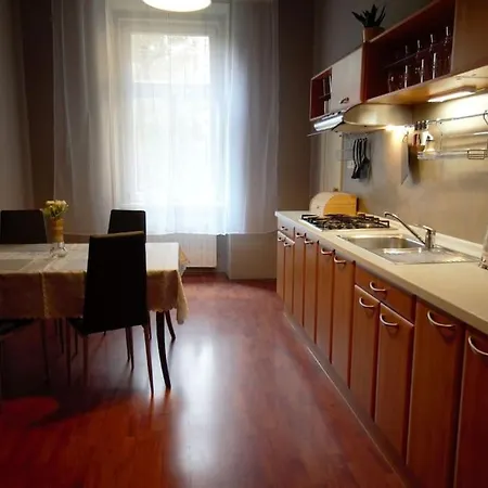 Comfort 2bedrooms Quite Place!-vinohrady Prague