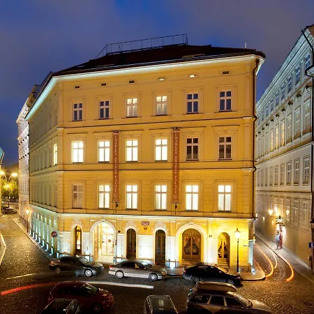 Charles Bridge Palace Prag