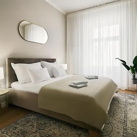 Old Town Luxury Apartment/sauna/bathtub/ac *
