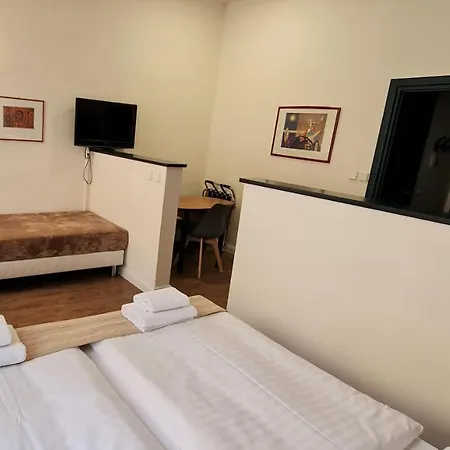 Mala Strana מלון 4*