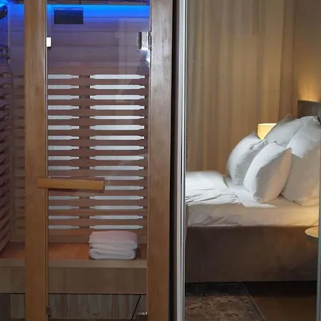 Old Town Luxury Apartment/sauna/bathtub/ac *