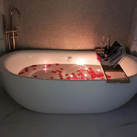 Apartment Old Town Luxury Apartment/sauna/bathtub/ac
