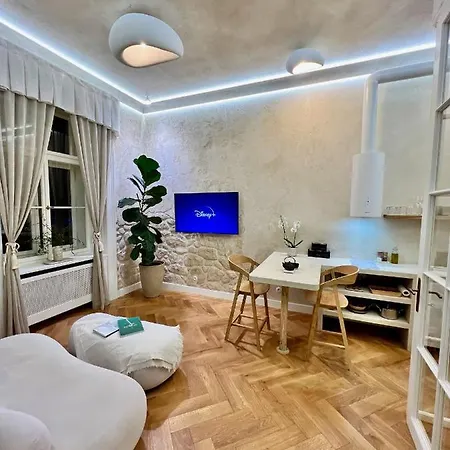 Apartment Wabi Sabi Nest W/ Garage