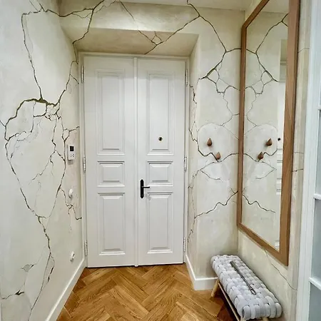 Apartment Wabi Sabi Nest W/ Garage