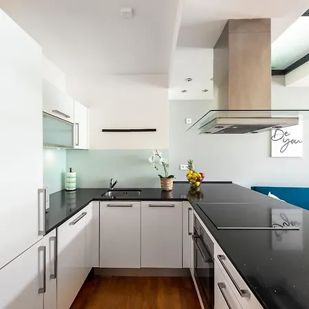 Apartment With 4 Bedrooms *