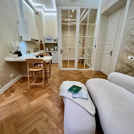 Wabi Sabi Nest W/ Garage Apartment