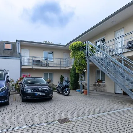 招待所 罗多什咖啡馆旅馆