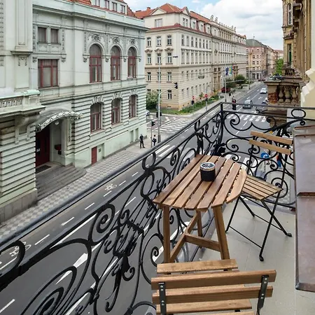 Aparthotel Zborovska *