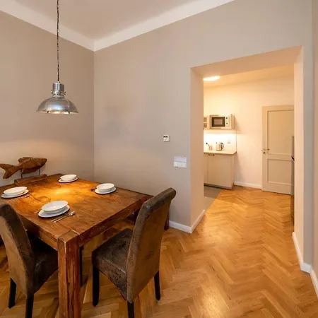 Aparthotel Zborovska *