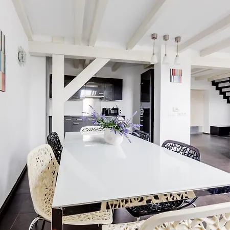 Appartamento Spacious Stylish Attic In The Heart Of The Center - Karlovo *