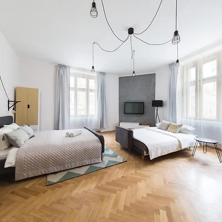 Boheme Three Apartament *