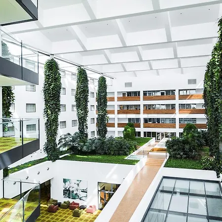 Courtyard By Marriott Airport Hotel 4*