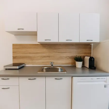 Designed 2bd- 65 M2 Next To Main Station Praag