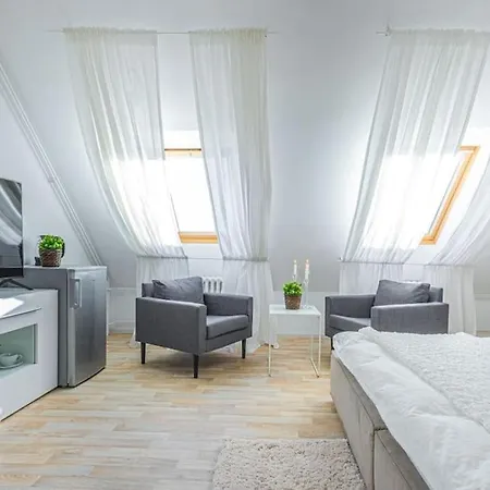 Tamara With Air-conditioning And Parking * Prague