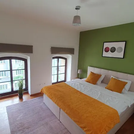 With 4 Bedrooms Apartment *