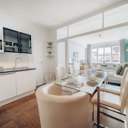 Downtown 2bd Riverside Near Dancing House 아파트 *