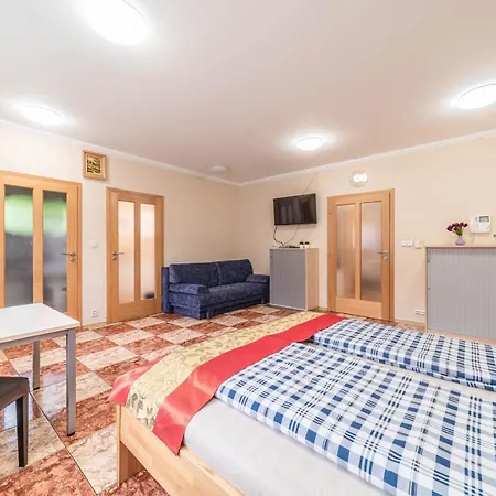 Apartamento Blizko Centra Prahy *